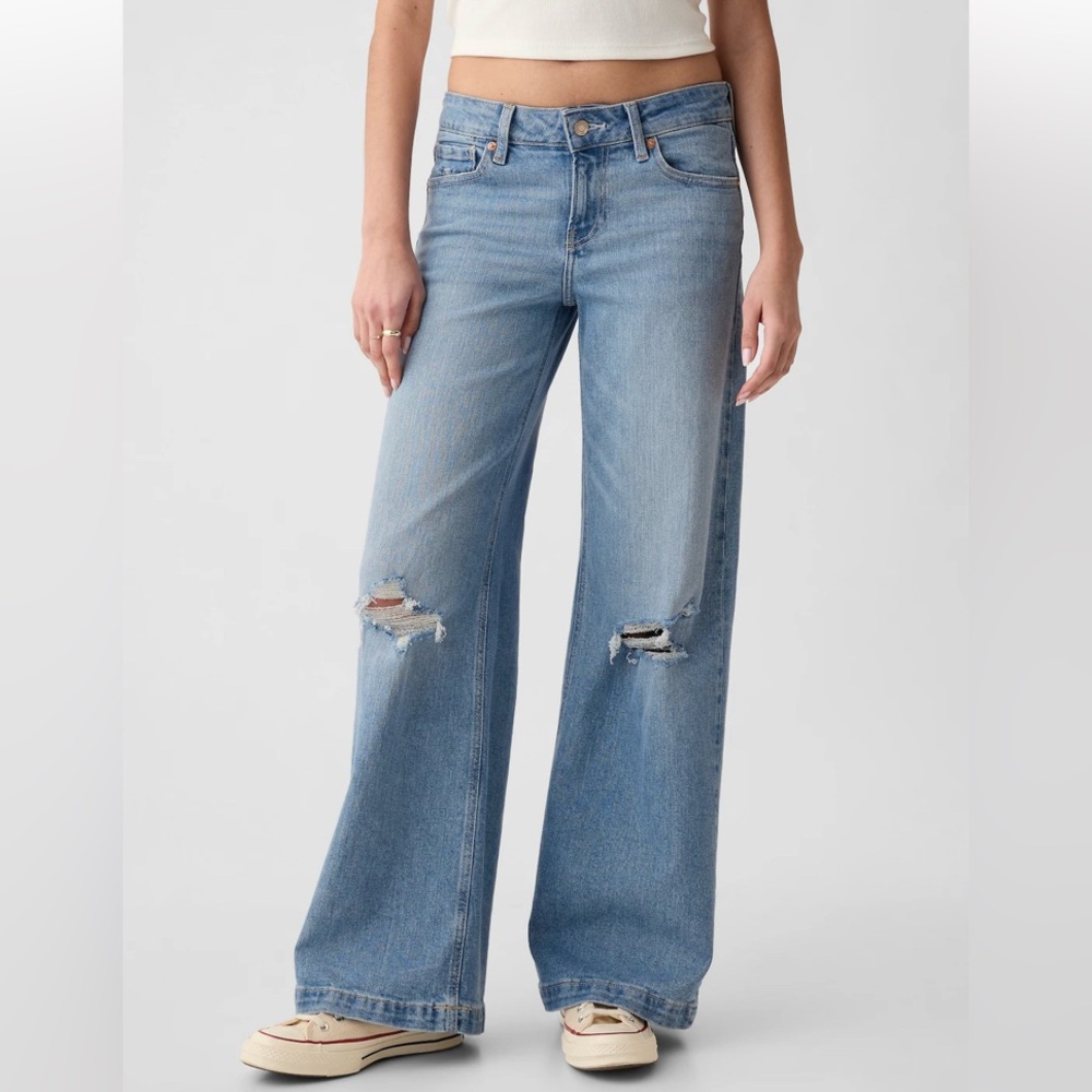 GAP Low Rise Stride Wide-Leg Blue Jeans